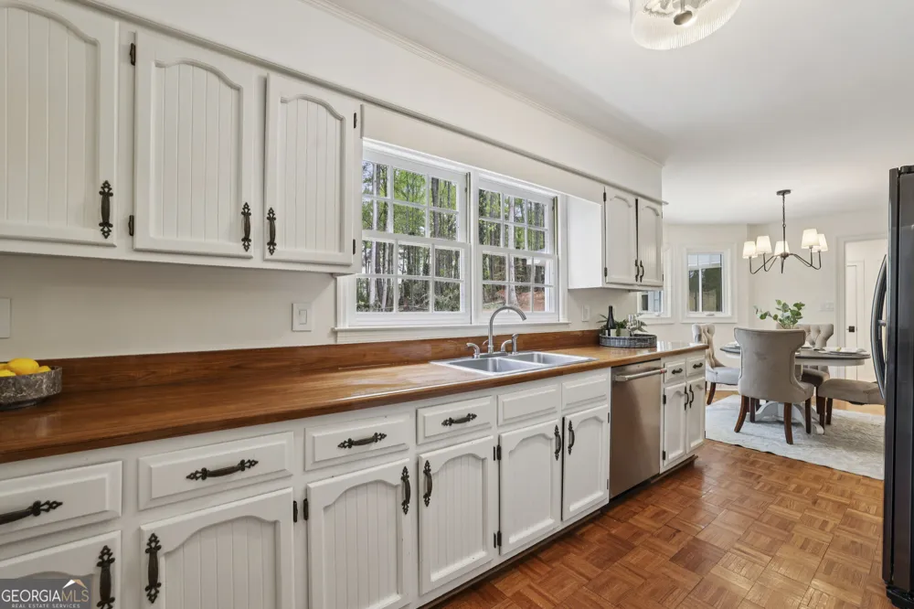 8025 River CIR Sandy Springs, GA 30350