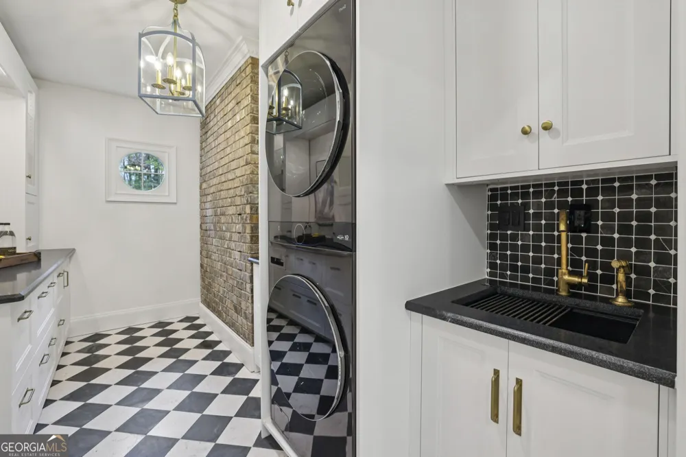 8025 River CIR Sandy Springs, GA 30350