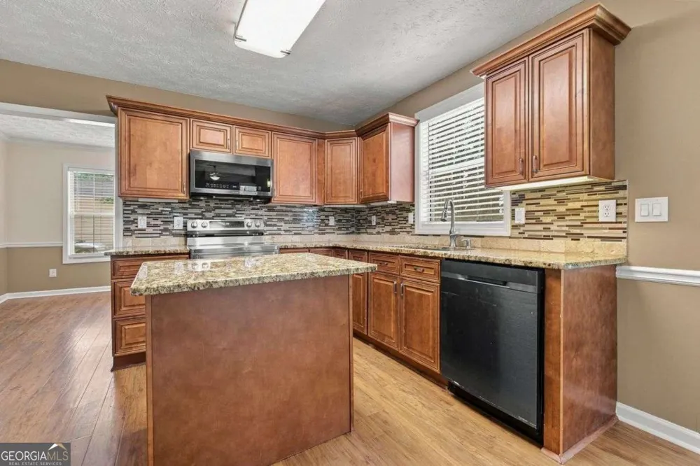 9878 Point View DR Jonesboro, GA 30238
