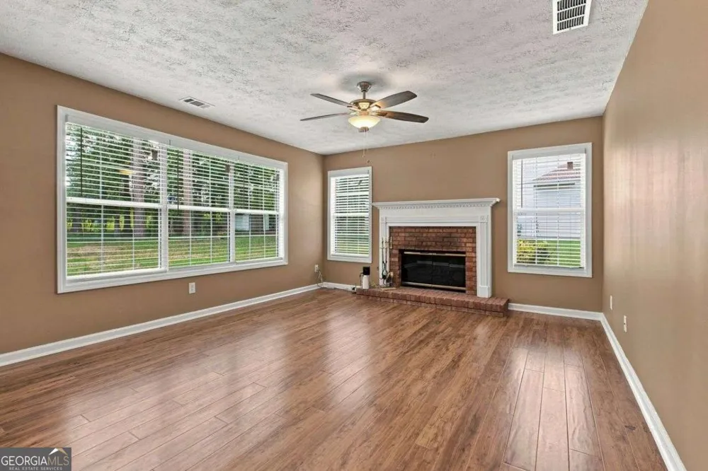 9878 Point View DR Jonesboro, GA 30238