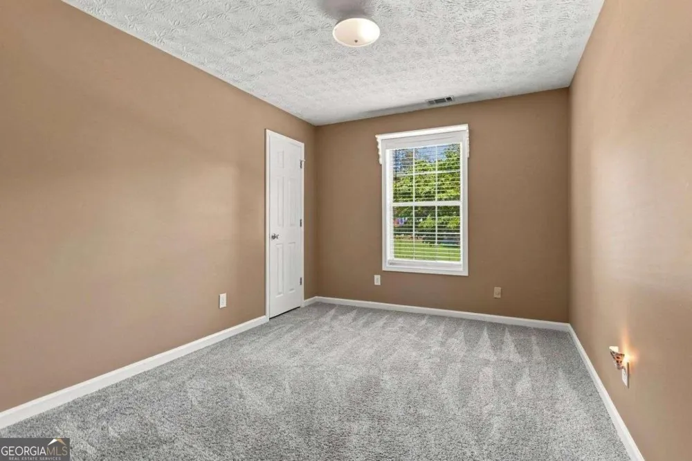 9878 Point View DR Jonesboro, GA 30238