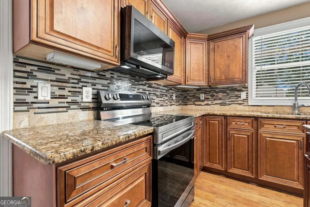 9878 Point View DR Jonesboro, GA 30238