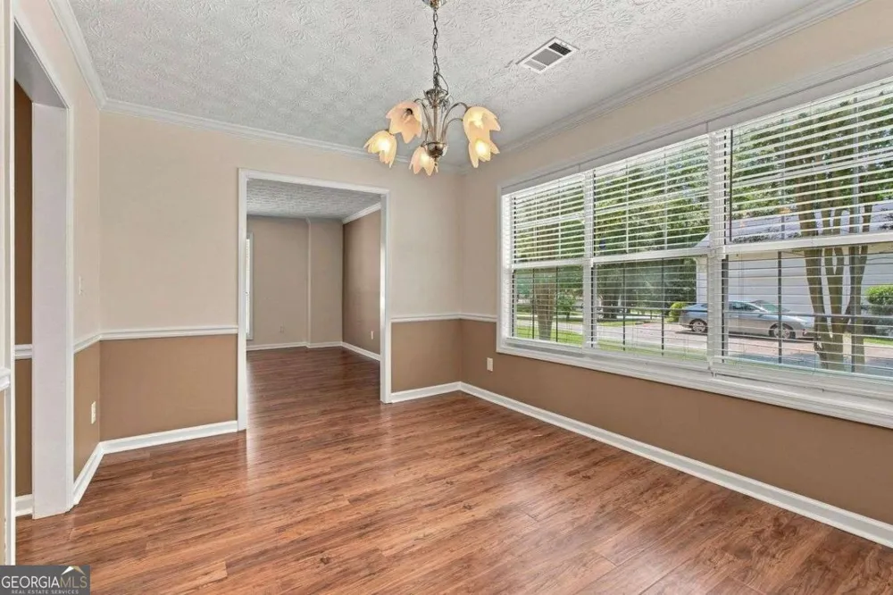 9878 Point View DR Jonesboro, GA 30238