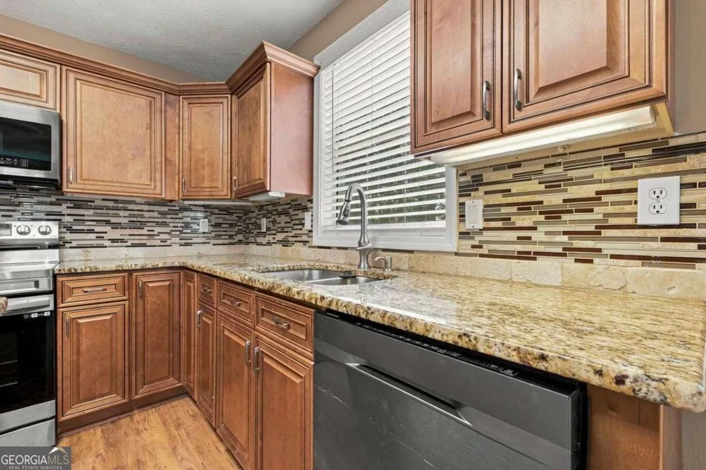 9878 Point View DR Jonesboro, GA 30238
