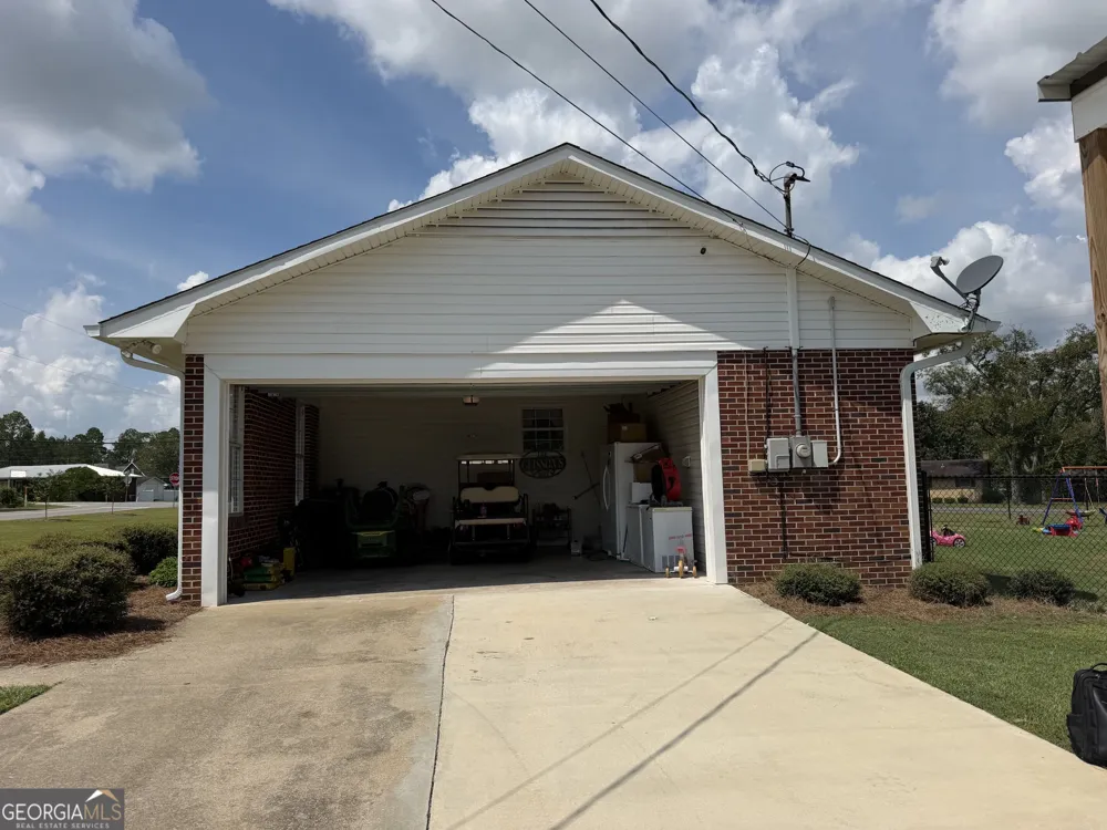 438 W Oglethorpe AVE Lyons, GA 30436