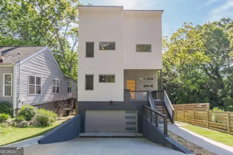 406 E Side AVE SE