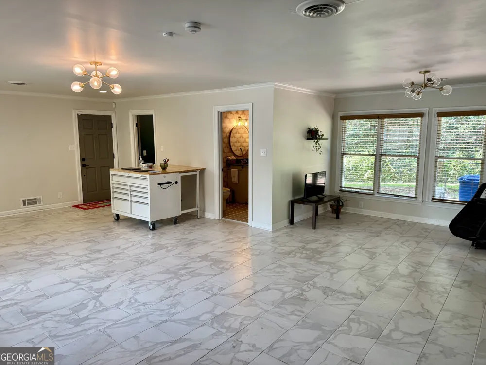 557 Walton CT Macon, GA 31204