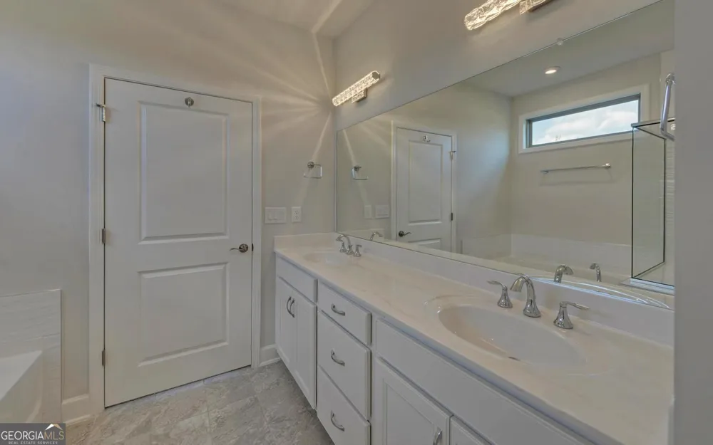 2457 Naples ST Hoschton, GA 30548