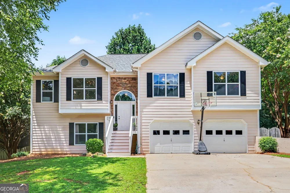 6219 Compass DR Flowery Branch, GA 30542
