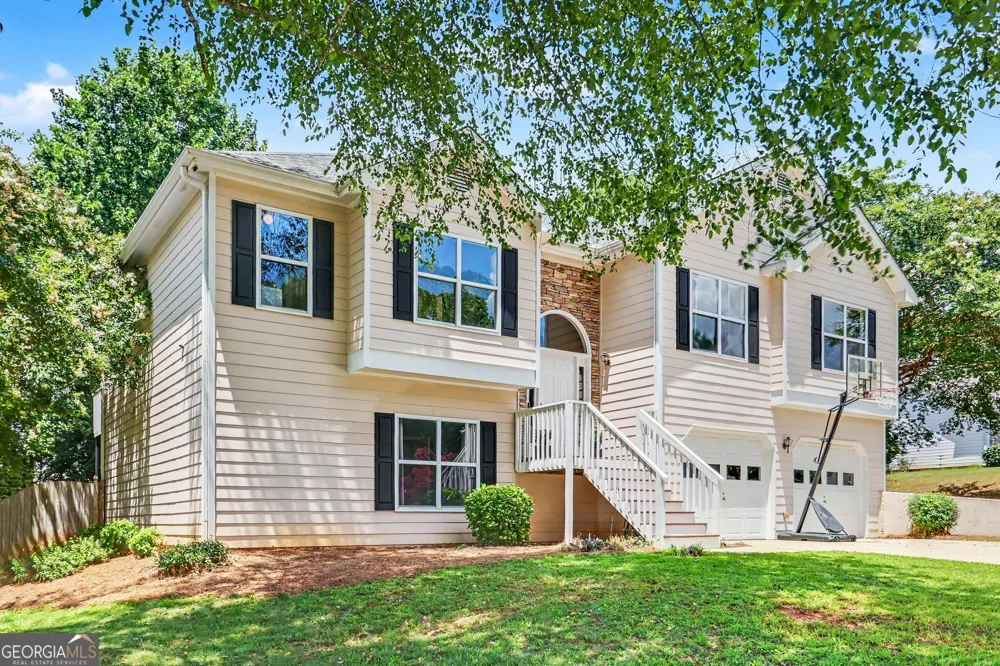 6219 Compass DR Flowery Branch, GA 30542