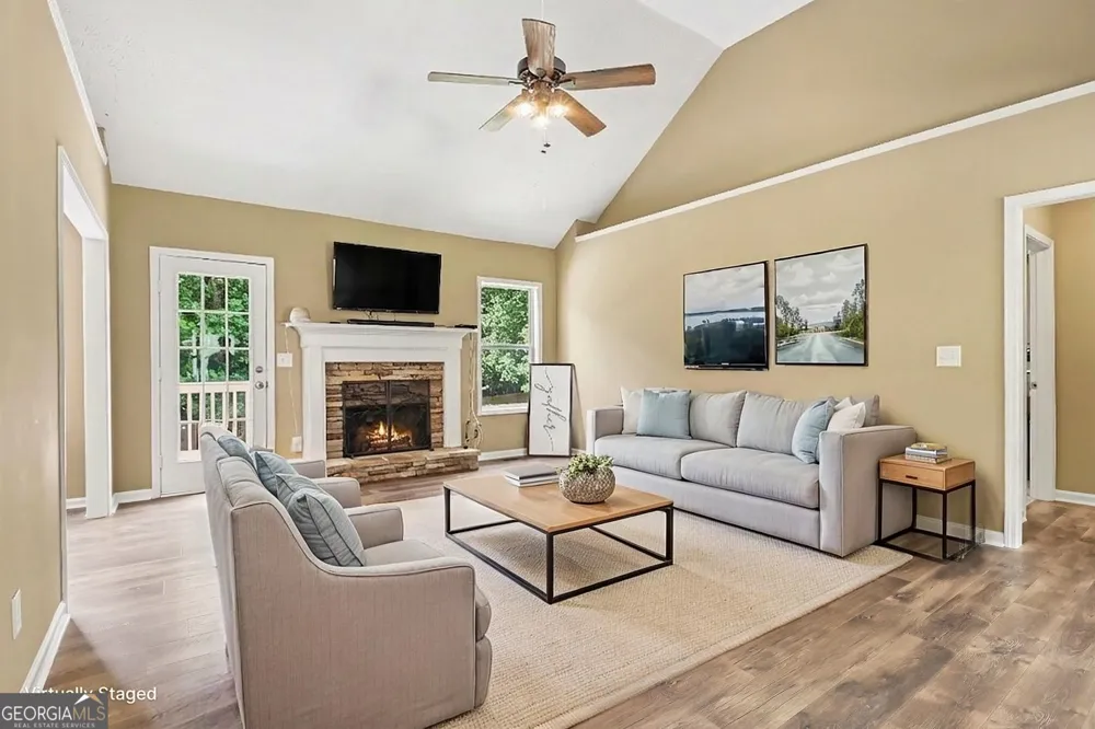 6219 Compass DR Flowery Branch, GA 30542