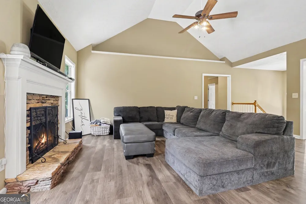 6219 Compass DR Flowery Branch, GA 30542