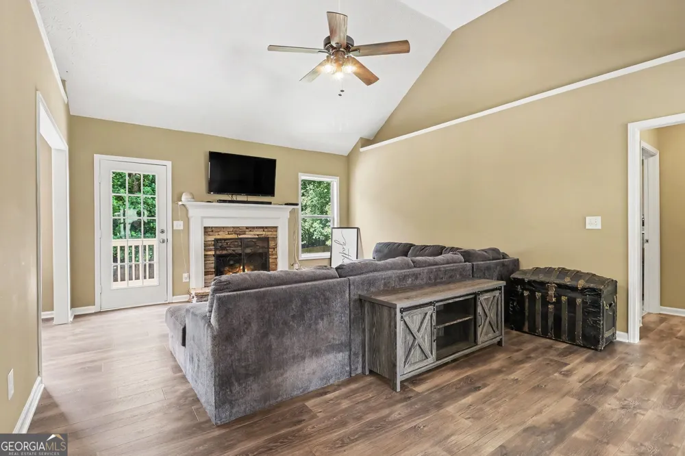 6219 Compass DR Flowery Branch, GA 30542