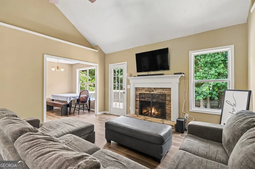 6219 Compass DR Flowery Branch, GA 30542