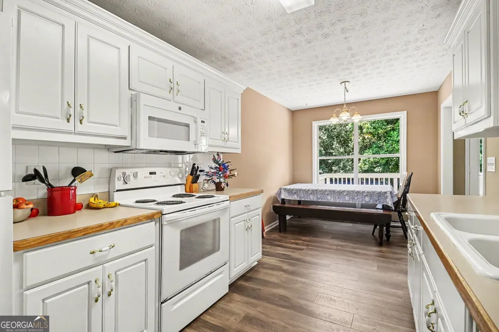 6219 Compass DR Flowery Branch, GA 30542