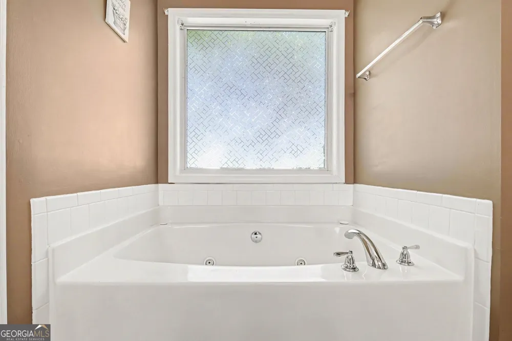 6219 Compass DR Flowery Branch, GA 30542
