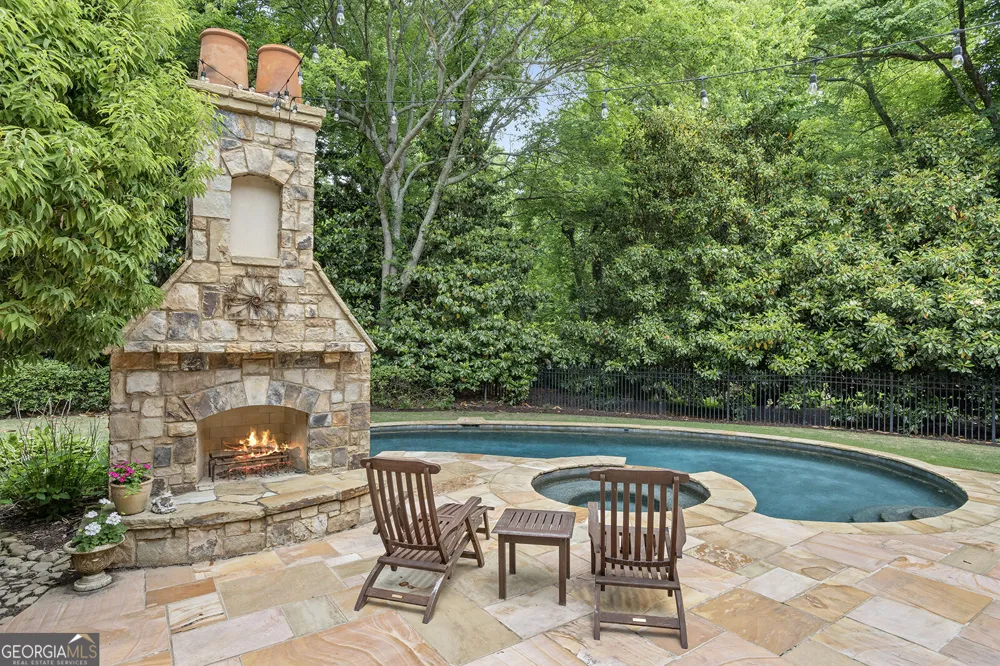 2000 Lancaster SQ Roswell, GA 30076