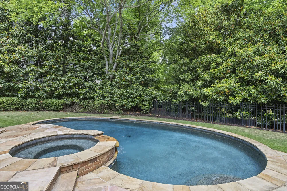 2000 Lancaster SQ Roswell, GA 30076