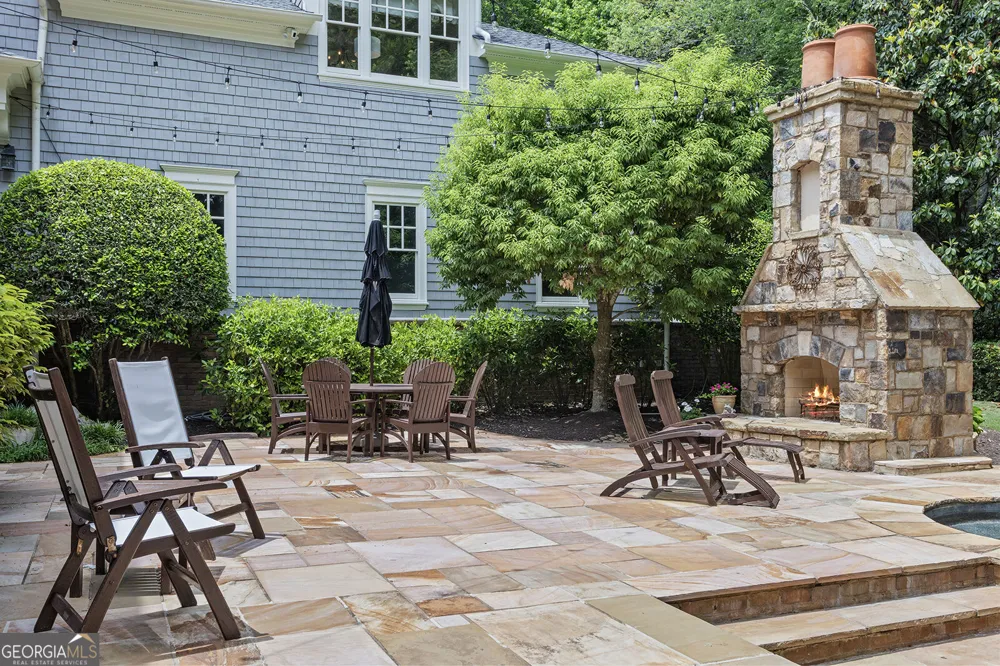 2000 Lancaster SQ Roswell, GA 30076
