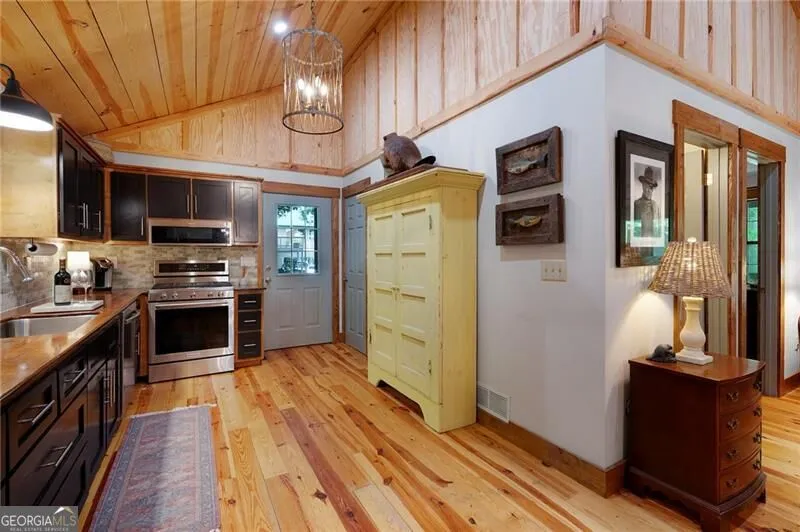 22 Noel LN Ellijay, GA 30540