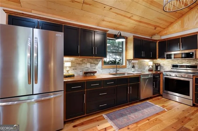 22 Noel LN Ellijay, GA 30540