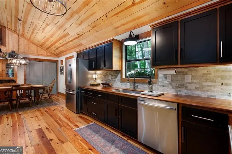 22 Noel LN Ellijay, GA 30540