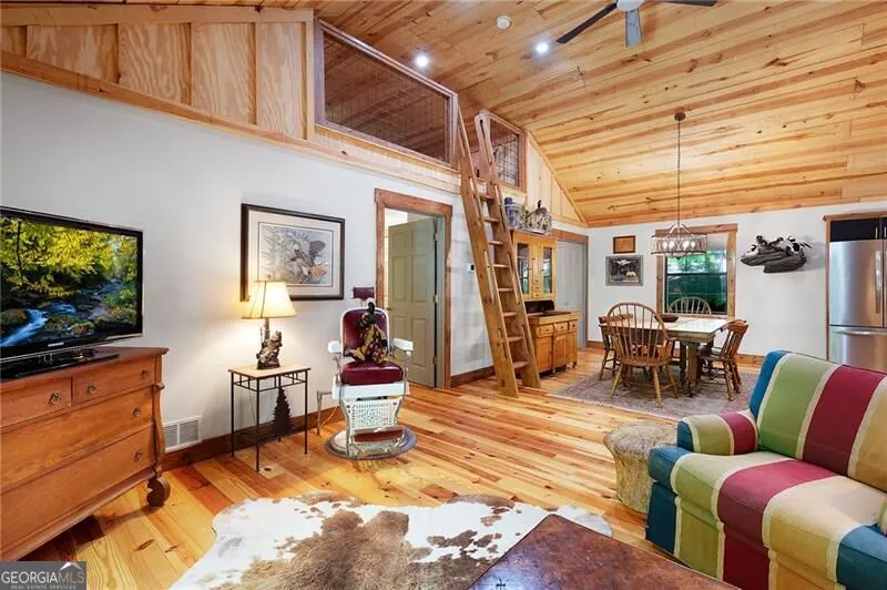 22 Noel LN Ellijay, GA 30540