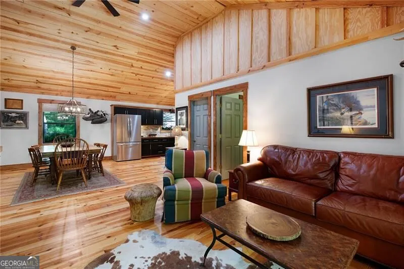 22 Noel LN Ellijay, GA 30540