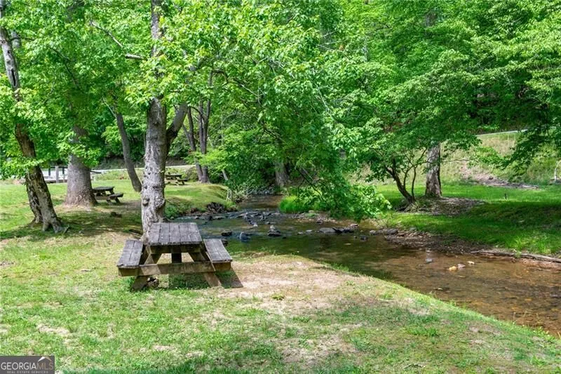 22 Noel LN Ellijay, GA 30540