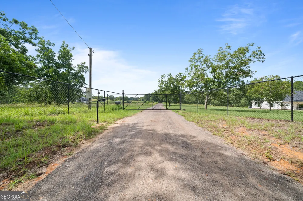 2200 Banks Dairy RD Portal, GA 30450