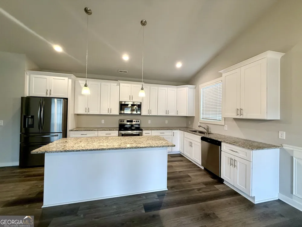 308 N Point CIR Hartwell, GA 30643