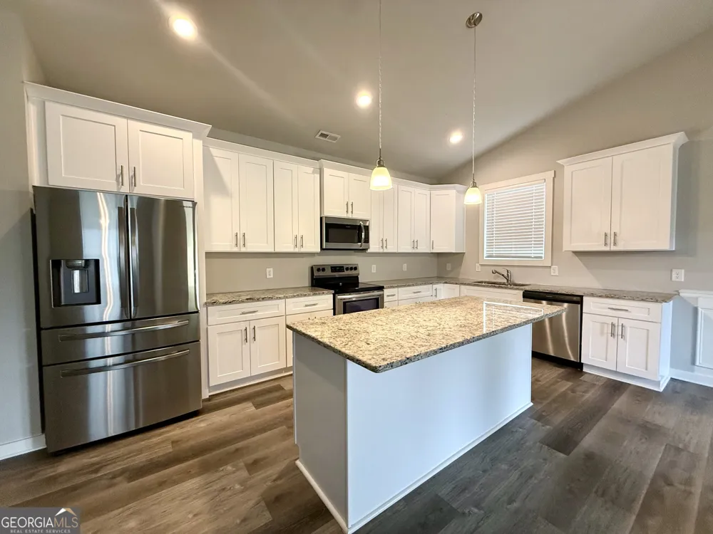 308 N Point CIR Hartwell, GA 30643