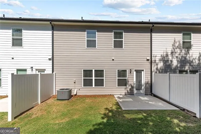 24 Richardson ST Winder, GA 30680
