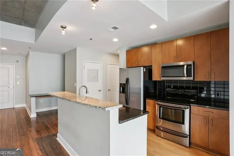 950 W Peachtree ST NW Atlanta, GA 30309