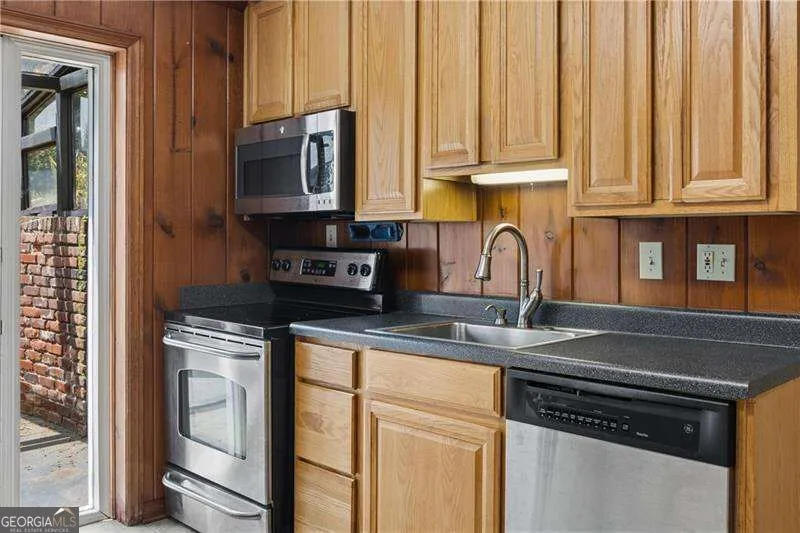 800 Glenairy DR Atlanta, GA 30328