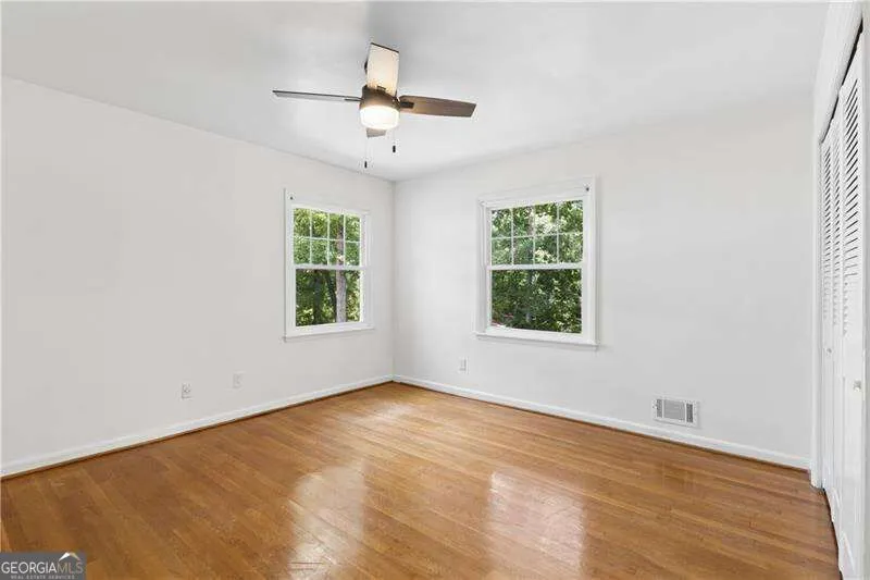 800 Glenairy DR Atlanta, GA 30328