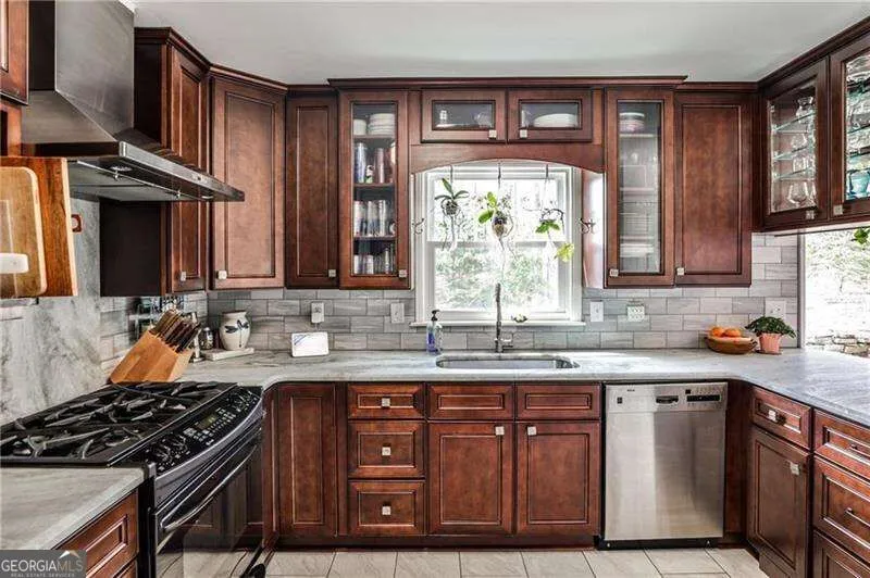 800 Glenairy DR Atlanta, GA 30328