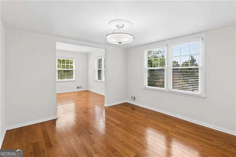 800 Glenairy DR Atlanta, GA 30328