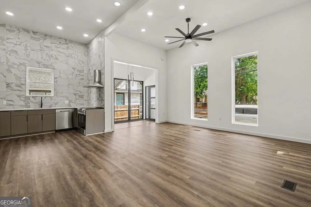 1073 Mayson Turner RD NW Atlanta, GA 30314