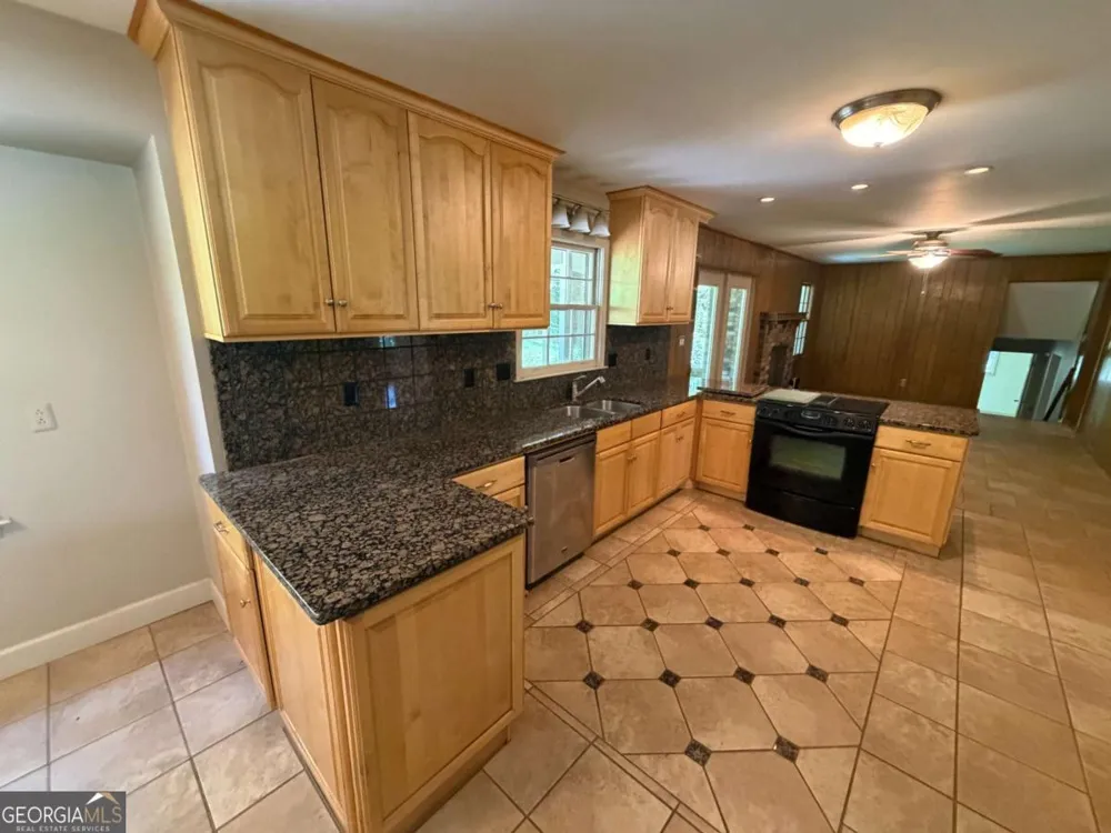 3887 Menlo DR Atlanta, GA 30340