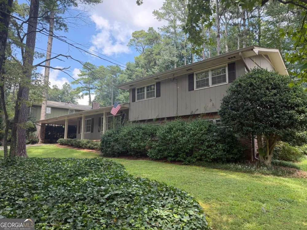 3887 Menlo DR Atlanta, GA 30340