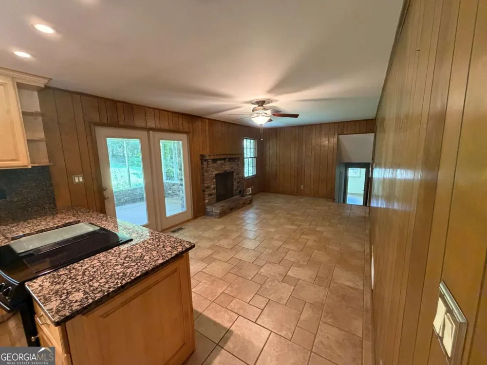 3887 Menlo DR Atlanta, GA 30340