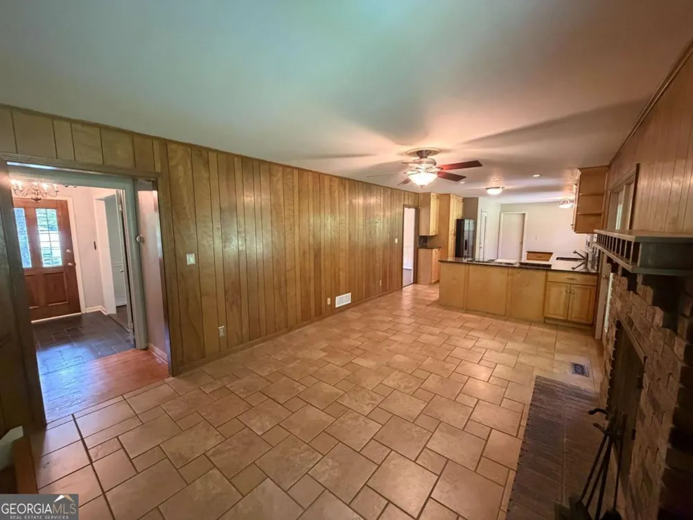 3887 Menlo DR Atlanta, GA 30340