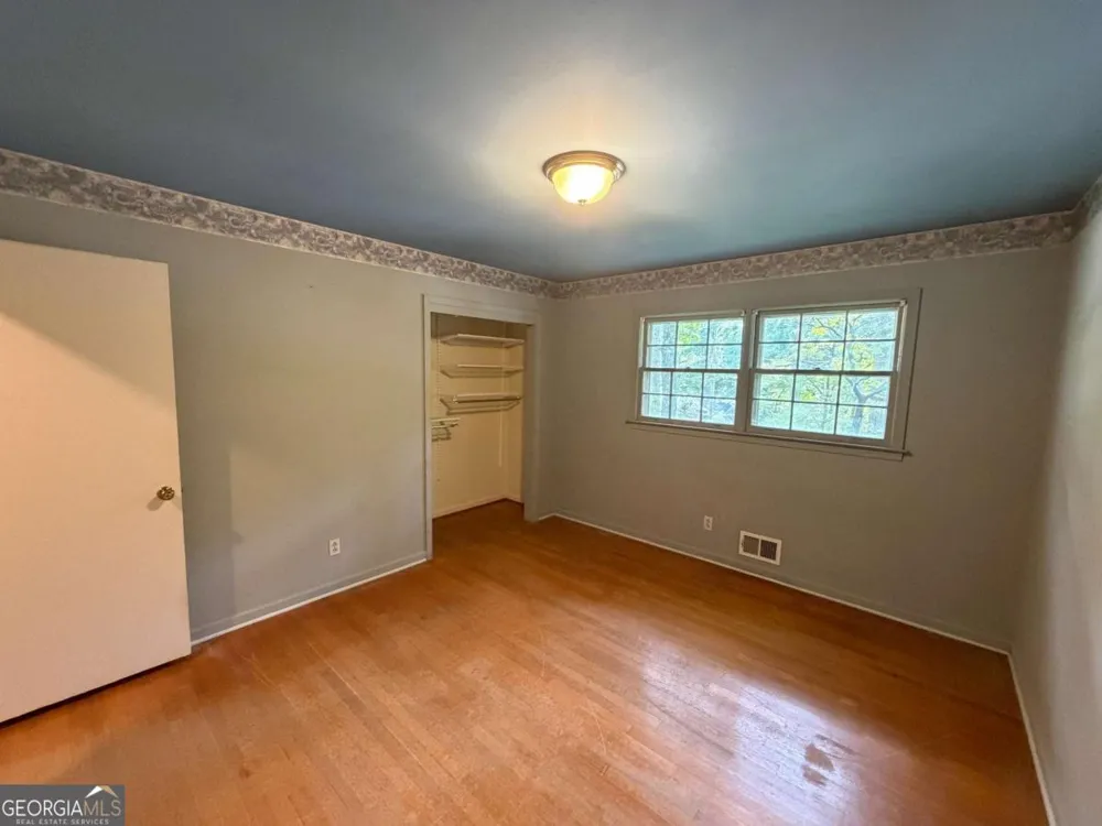 3887 Menlo DR Atlanta, GA 30340