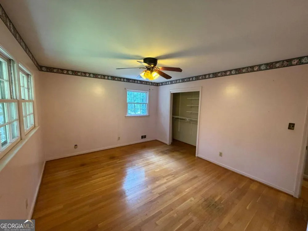 3887 Menlo DR Atlanta, GA 30340