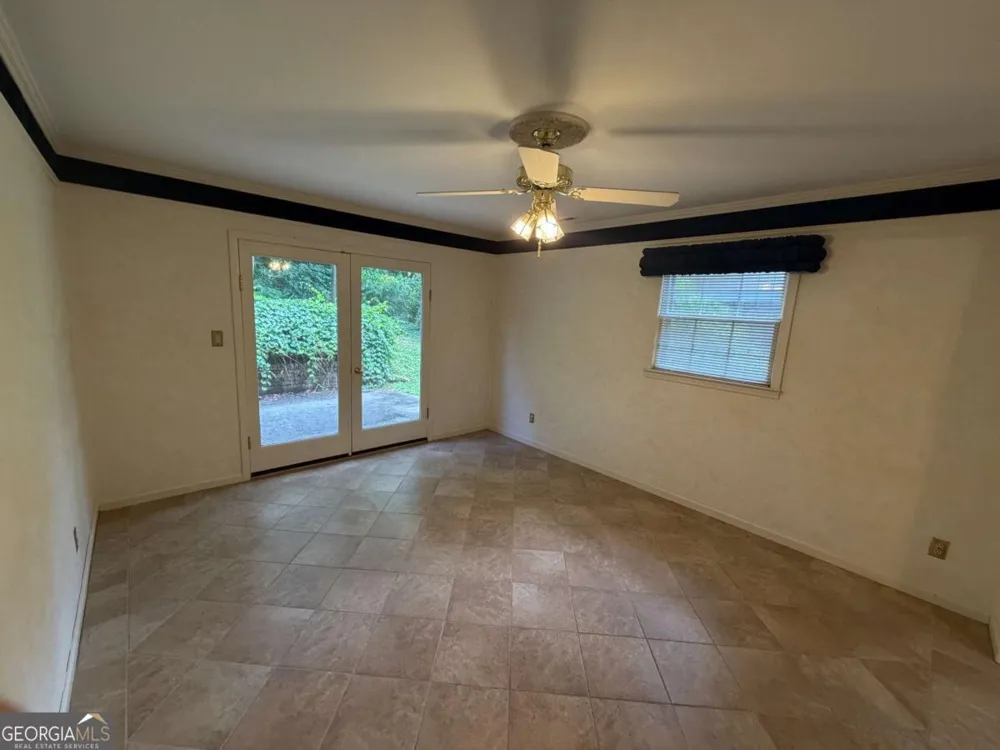 3887 Menlo DR Atlanta, GA 30340