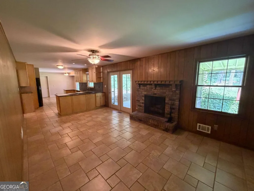 3887 Menlo DR Atlanta, GA 30340