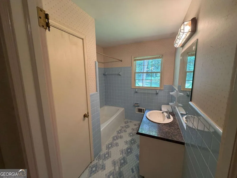 3887 Menlo DR Atlanta, GA 30340
