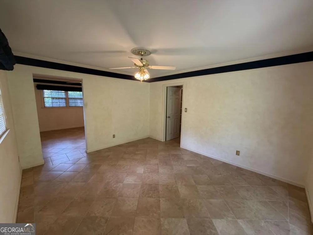 3887 Menlo DR Atlanta, GA 30340