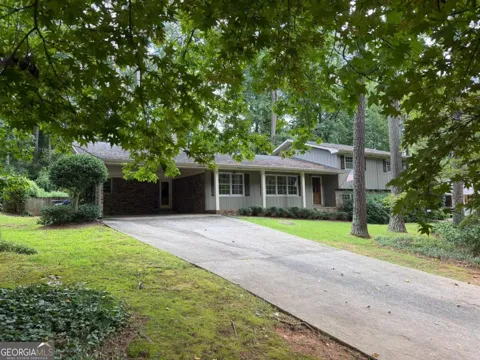 3887 Menlo DR